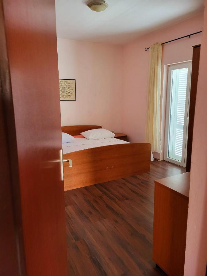 Apartment Raslina Εξωτερικό φωτογραφία