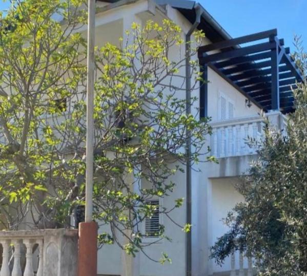 Apartment Raslina Εξωτερικό φωτογραφία