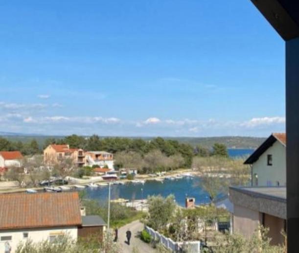 Apartment Raslina Εξωτερικό φωτογραφία