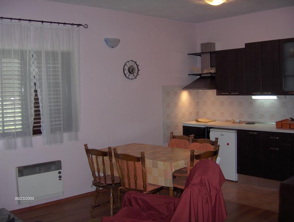 Apartment Raslina Δωμάτιο φωτογραφία